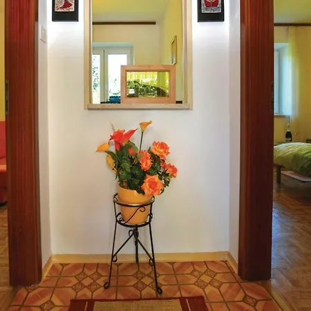 Apartment 2 Bedroom Awesome In Portorož