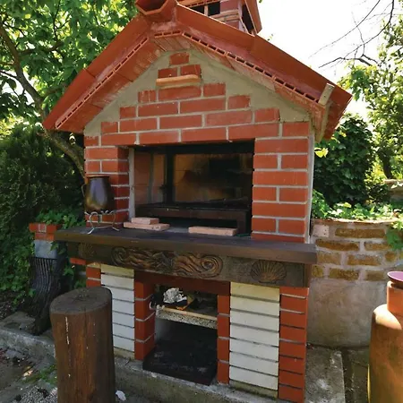 2 Bedroom Awesome In Daire *