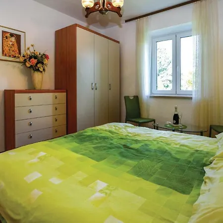 2 Bedroom Awesome In Apartment Portorož