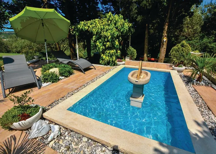 2 Bedroom Awesome In Apartamento