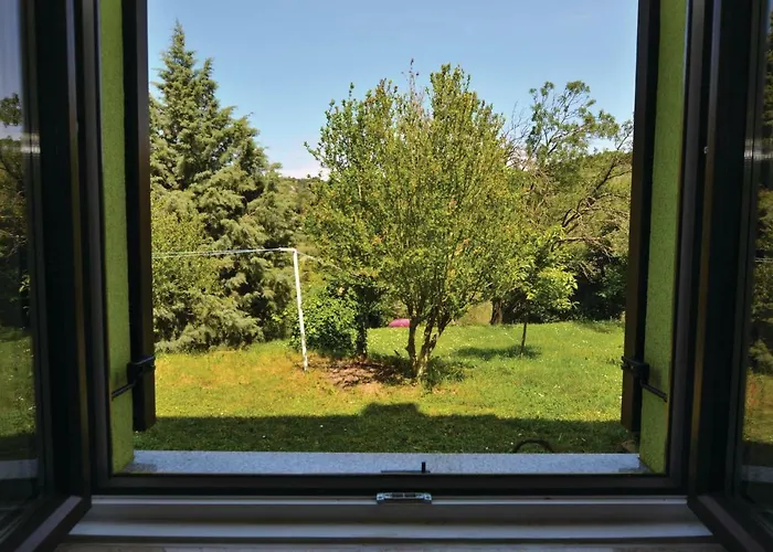 Apartamento 2 Bedroom Awesome In Portorož