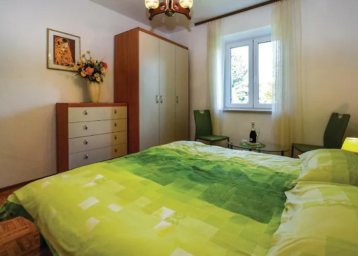 2 Bedroom Awesome In Apartamento Portorož